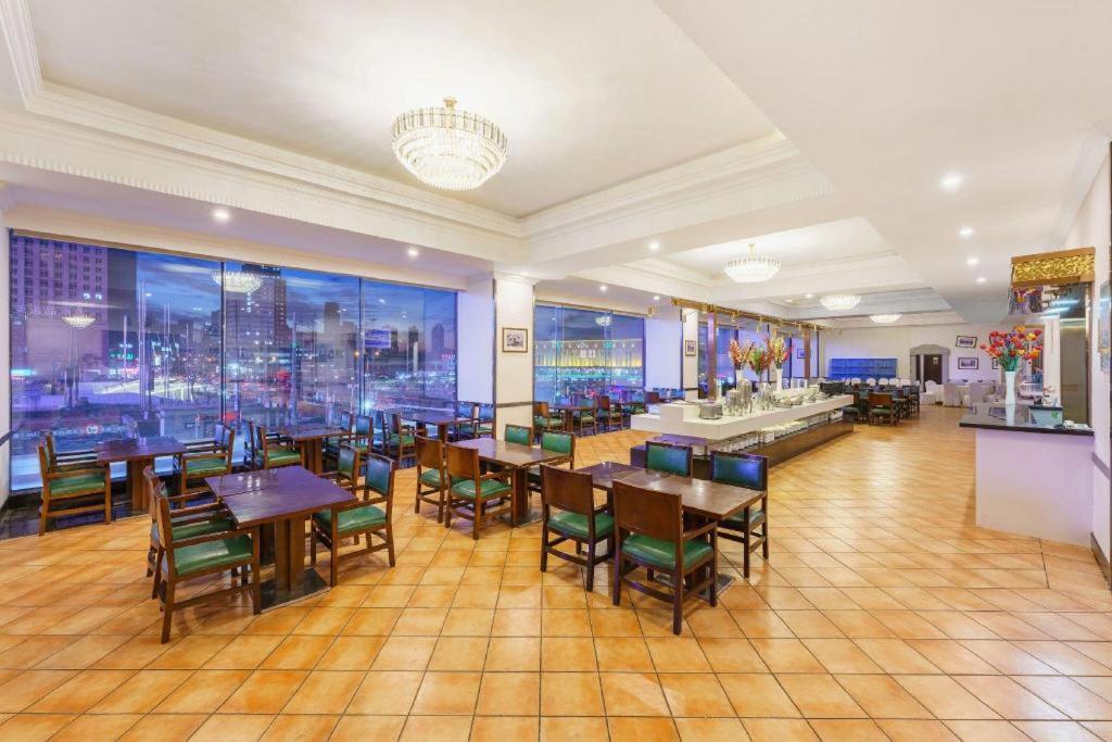 Dalian Grand Continent International Hotel Экстерьер фото