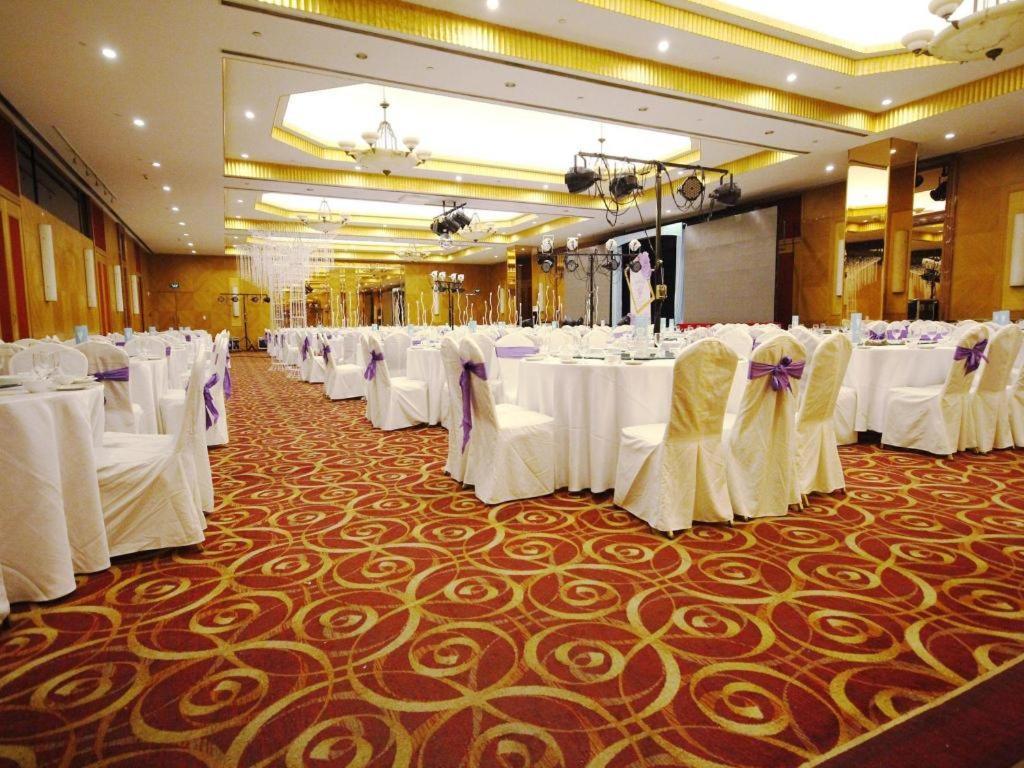 Dalian Grand Continent International Hotel Экстерьер фото